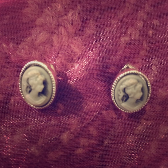 🆕 Brand New Vintage Cambio Stud Earrings - Picture 2 of 3